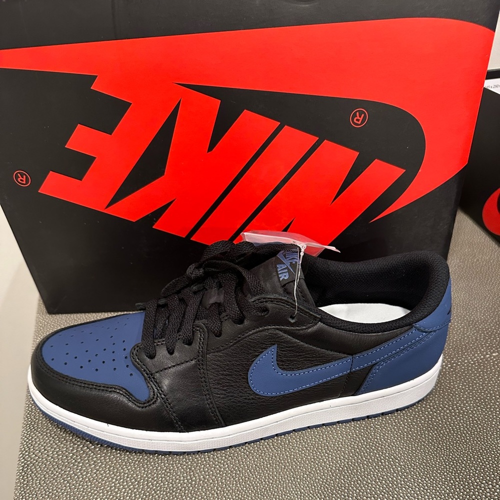 AIR JORDAN 1 RETRO LOW OG 'MYSTIC NAVY’ BRAND NEW NEVER BEEN WORN SIZE 11.5M